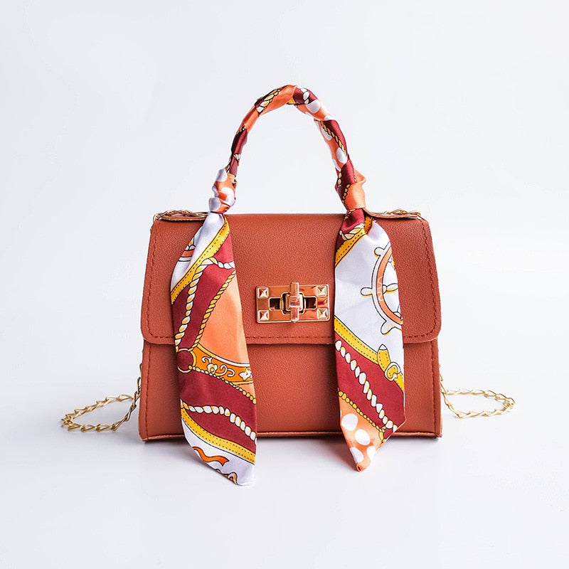 Sac Bandoulière Carré avec Foulard et Fermoir