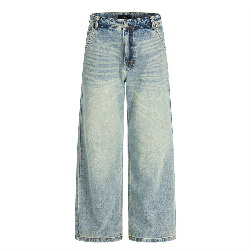 Jeans homme en denim délavé.