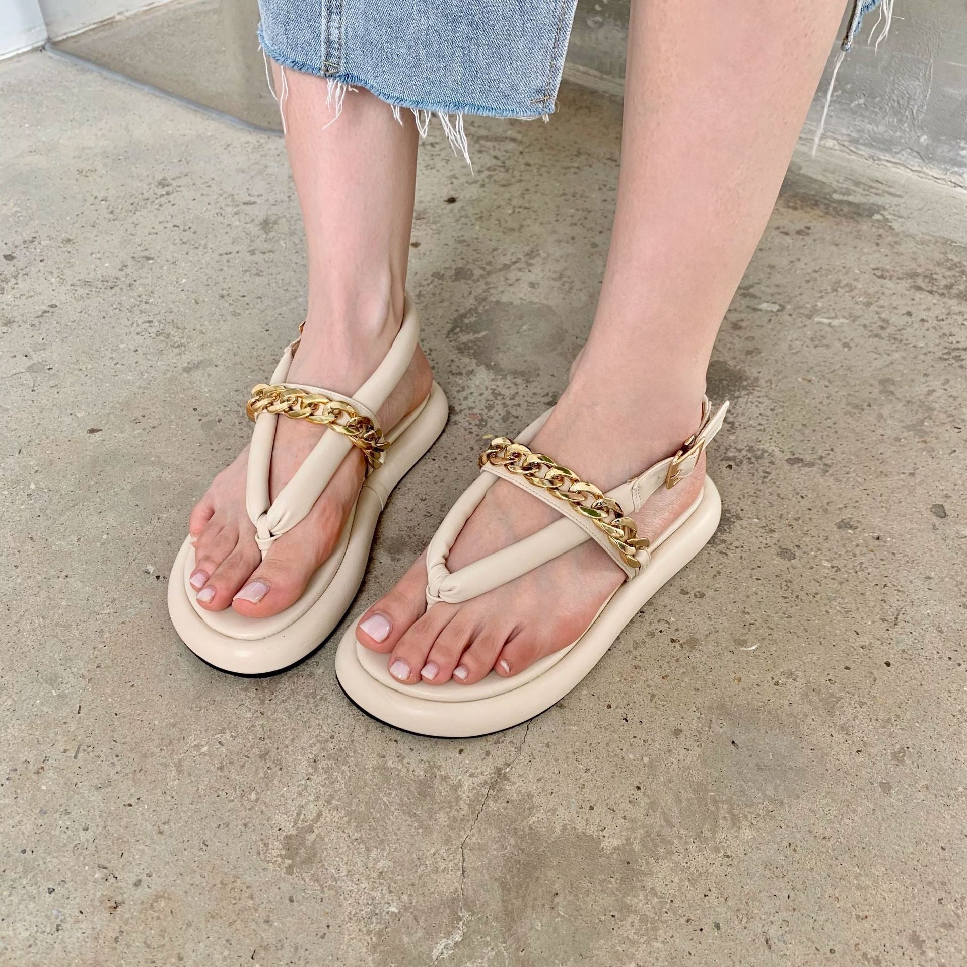 Metal Chain Thong Sandals Women's New Flat All-Match Fairy Wind Beach Vacation Niche And Slippers