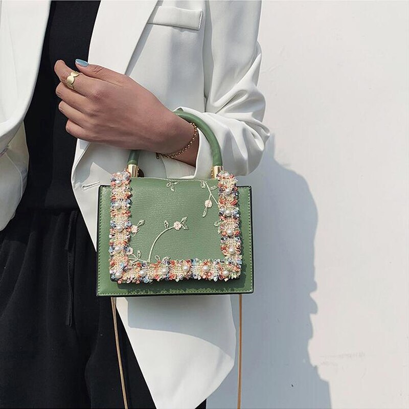 Clutch de Renda com Corrente