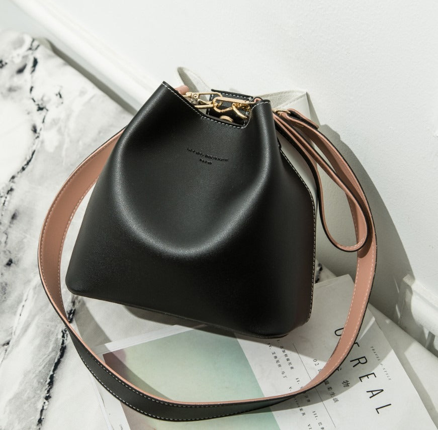 large capacity pu messenger bag