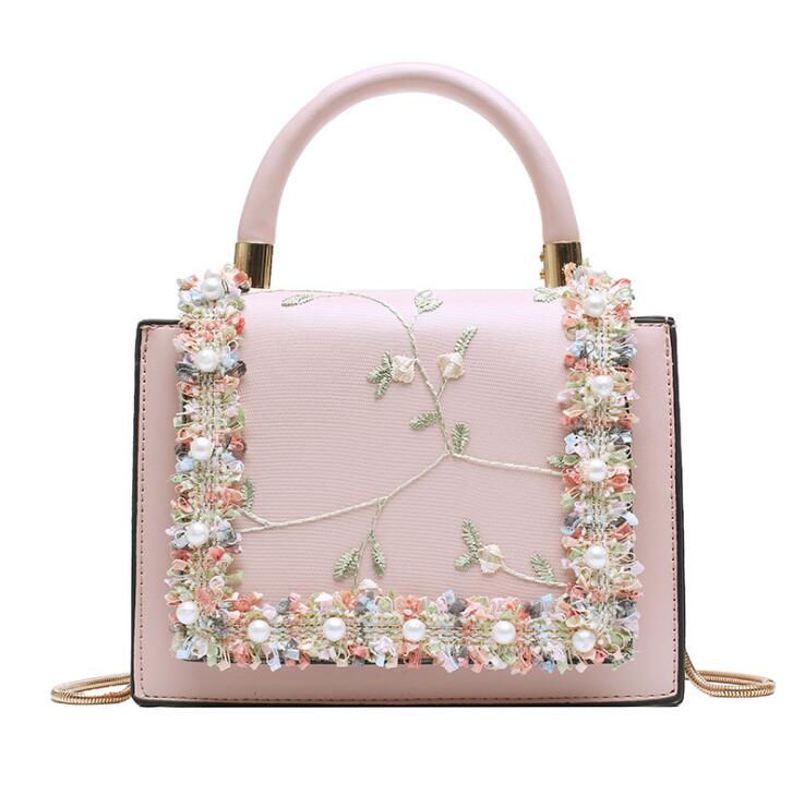 Clutch de Renda com Corrente
