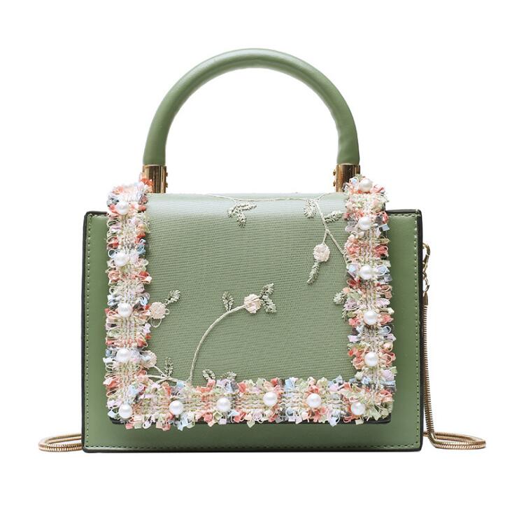 Clutch de Renda com Corrente