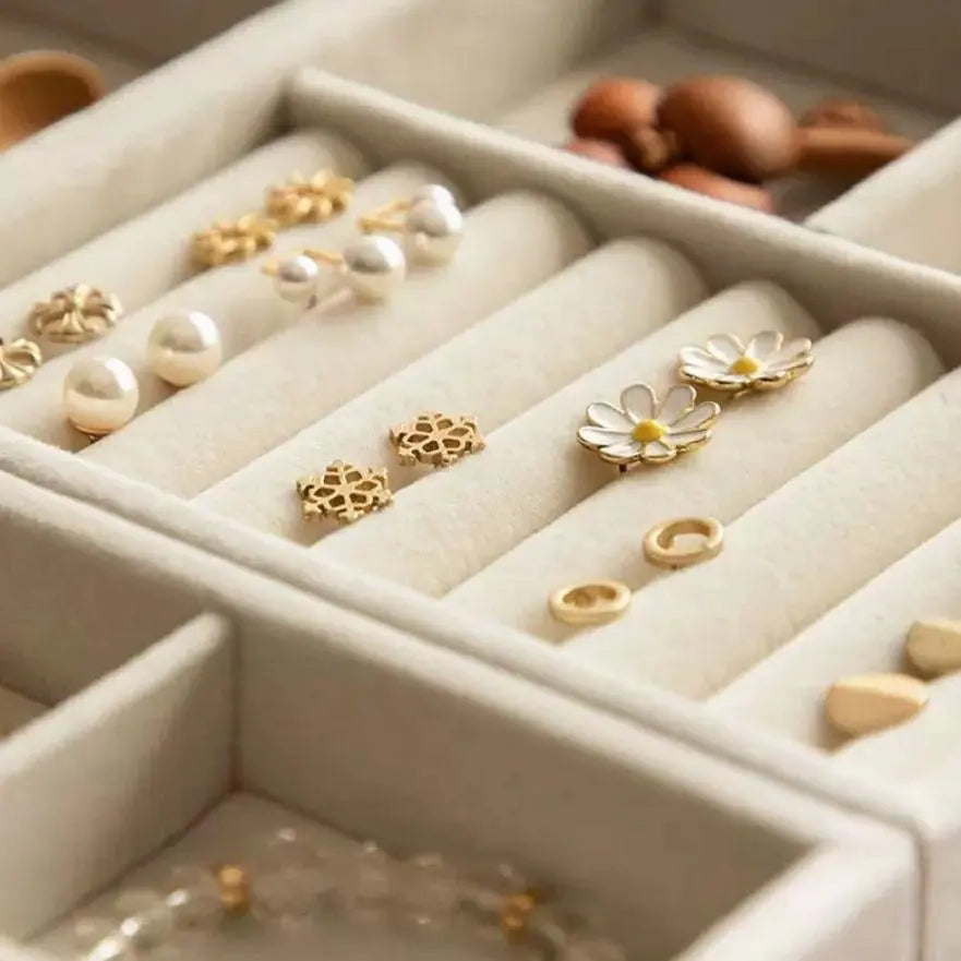 Plush jewelry storage box box rings earrings bracelets necklaces display shelf