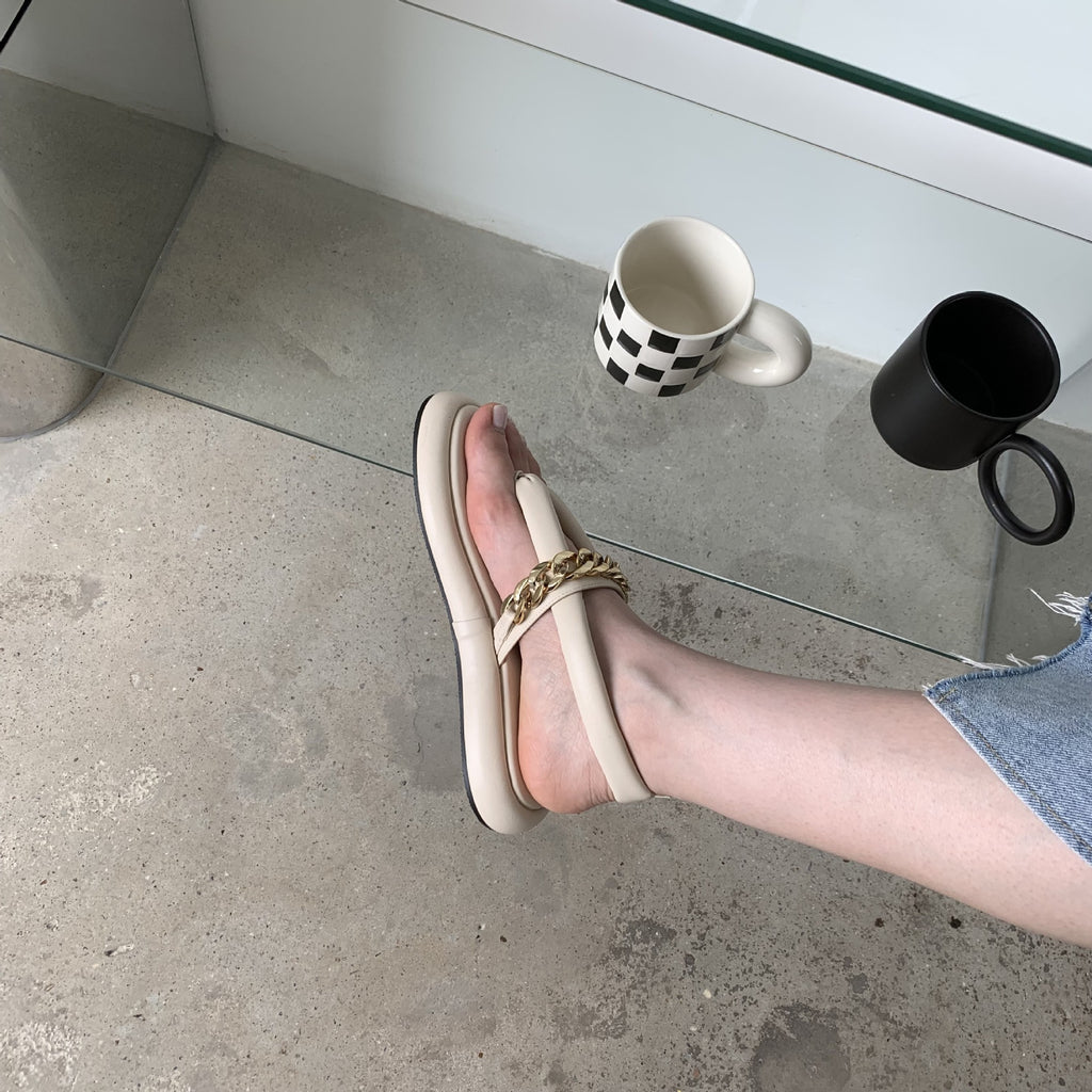 Metal Chain Thong Sandals Women's New Flat All-Match Fairy Wind Beach Vacation Niche And Slippers